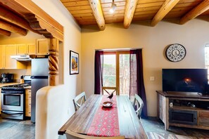 Fridge, microwave, oven, coffee/tea maker - Cozy Oasis - Near Plaza, Private Yard, Dogs Okay (Taos)