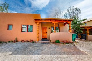 Exterior - Cozy Oasis - Near Plaza, Private Yard, Dogs Okay (Taos)