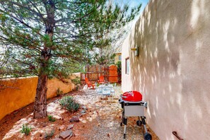 Property grounds - Cozy Oasis - Near Plaza, Private Yard, Dogs Okay (Taos)