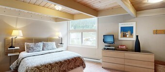 Sierra Del Sol | Fantastic Ski-In, Ski-Out Retreat with Loft & Views