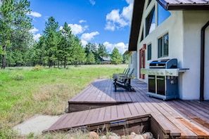 Terrace/patio - Merz Mountain Hideaway - Mtn Views & Private Deck (Angel Fire)