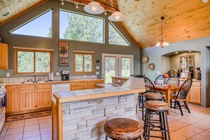 Fridge, microwave, oven, stovetop - Merz Mountain Hideaway - Mtn Views & Private Deck (Angel Fire)