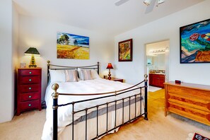 3 bedrooms, iron/ironing board, WiFi, bed sheets - Artist's retreat with two living area, large patio, and private hot tub (Santa Fe)