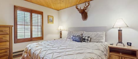 2 chambres, fer et planche à repasser, Wi-Fi, draps fournis