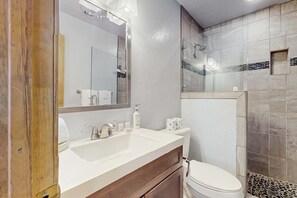 淋浴設備、風筒、提供毛巾、洗頭水