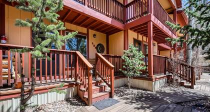 Creekside Serenade - Hot Tubs & Close to Town
