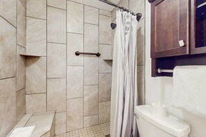 Shower, towels, shampoo - Snowfire 205A - Walk to Ski, Hike, Bike & Dining (Angel Fire)