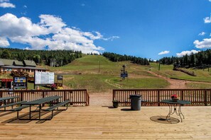 Outdoor dining - Gold Creek 208 - Walk to Lifts, Slope Views & Deck (Angel Fire)
