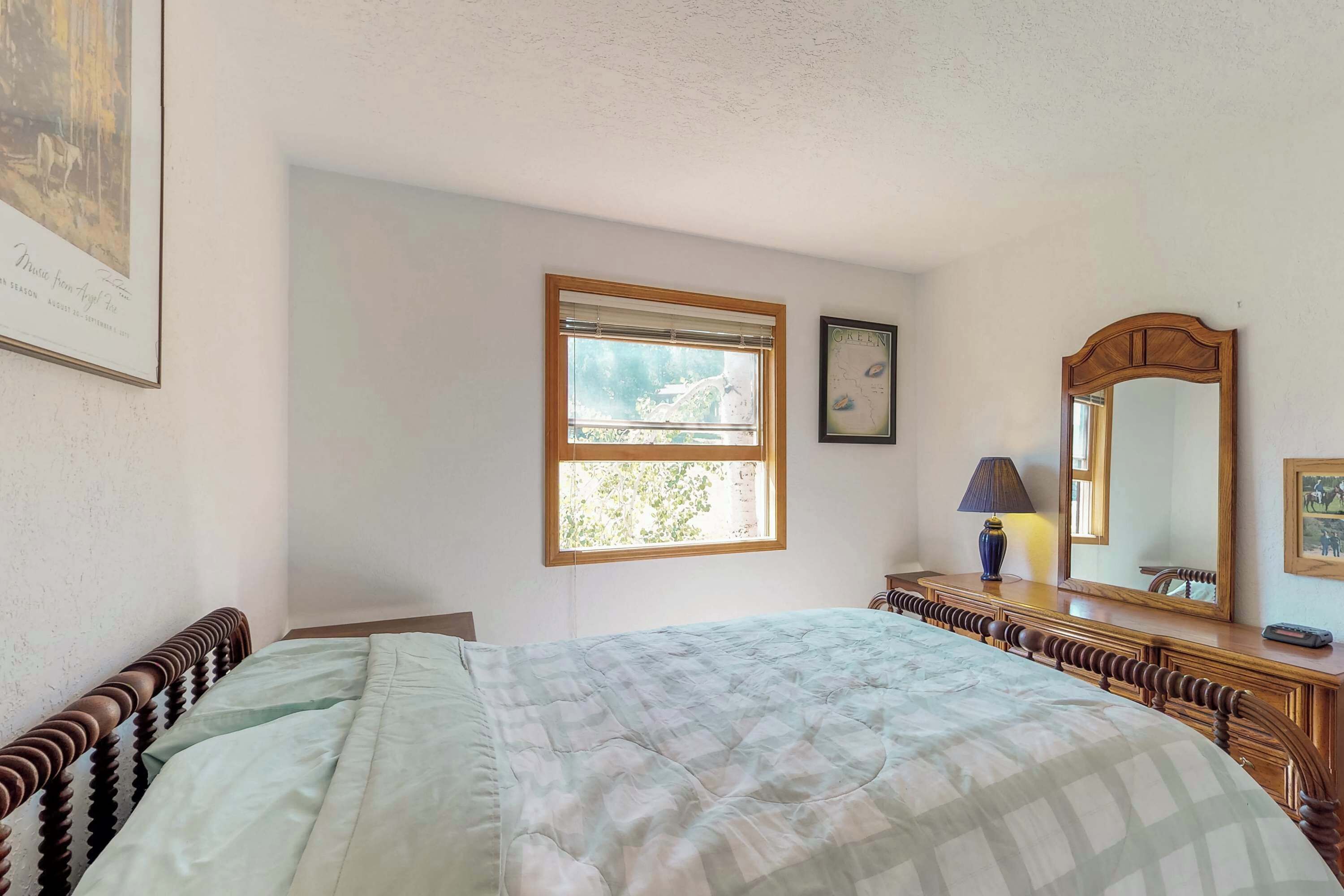 2 habitaciones, escritorio, internet y ropa de cama 