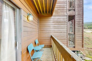 Terrace/patio - Christi Villa 100 - Near Ski, Hike, Bike & Dining (Angel Fire)