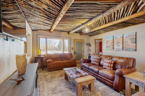 Casa de Rufina - Mountain Views, Firepit & Pets