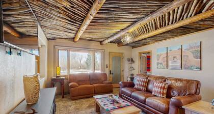 Casa de Rufina - Mountain Views, Firepit & Pets