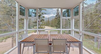 Ultra-Modern Home | Sunroom with Big Views | Walk to Kachina Lift