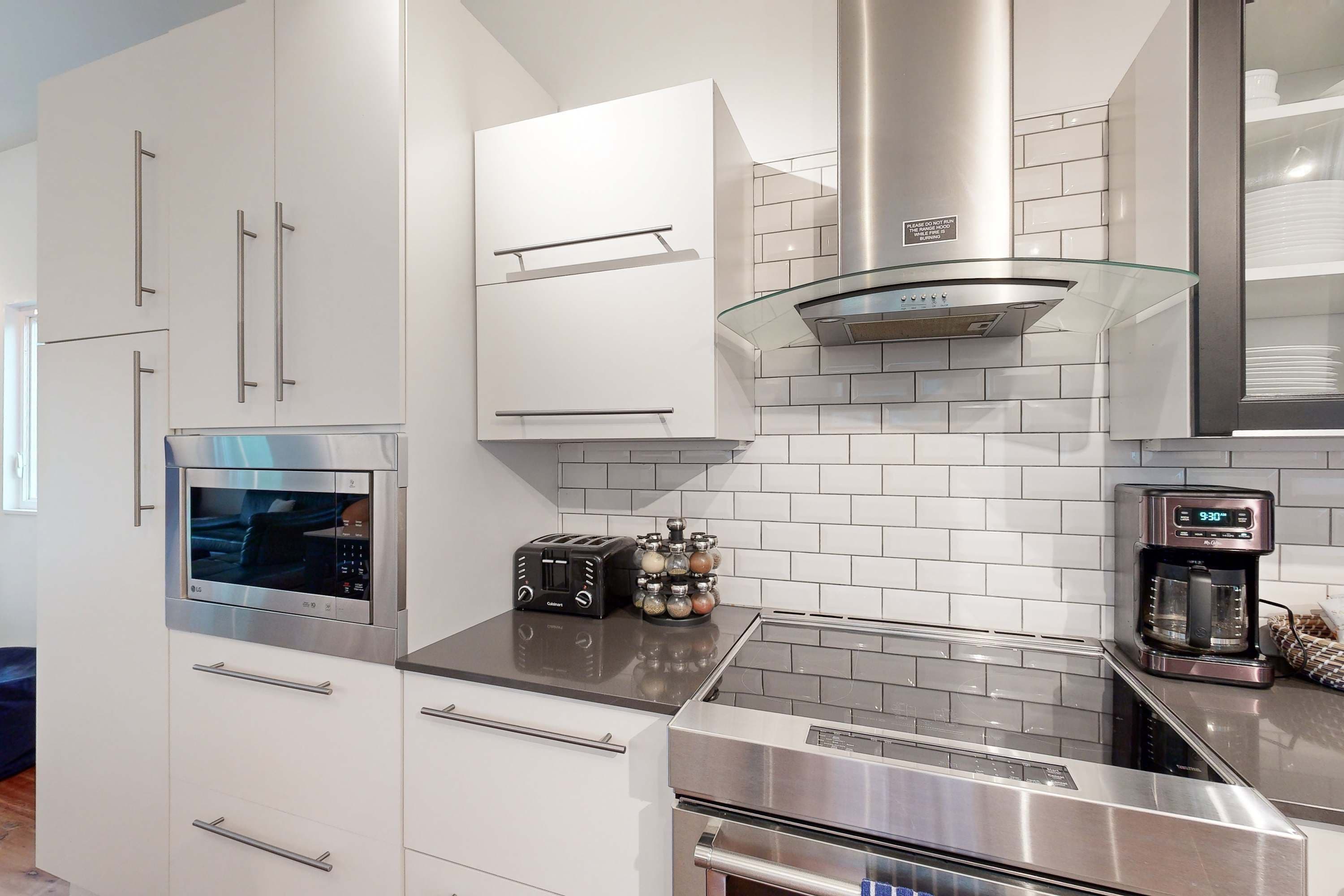 Coffee/tea maker, fridge, microwave, oven