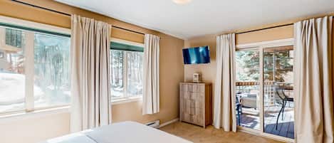 2 slaapkamers, een strijkplank/strijkijzer, reisbedje, wifi