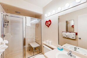 Shower, hair dryer, towels, shampoo - Lake Fork 10 - Ski In & Out Access & Balcony Views (Taos Ski Valley)