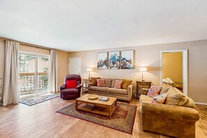 TV, fireplace, DVD player, offices - Lake Fork 10 - Ski In & Out Access & Balcony Views (Taos Ski Valley)