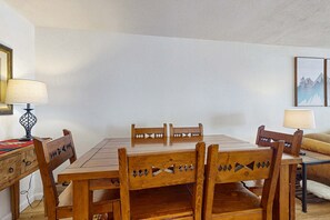 Dining - Lake Fork 7 - Walk to Lifts, Dining & Shops (Taos Ski Valley)
