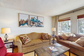 TV, fireplace, DVD player, offices - Lake Fork 7 - Walk to Lifts, Dining & Shops (Taos Ski Valley)