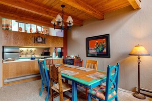 Dining - Ski Valley View - Balcony, Walk to Lifts & Town (Taos Ski Valley)