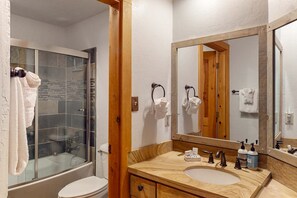 Shower, hair dryer, towels, shampoo - Ski Valley View - Balcony, Walk to Lifts & Town (Taos Ski Valley)