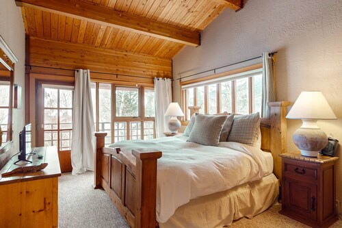Ski Valley View - Balcony, Walk to Lifts & Town