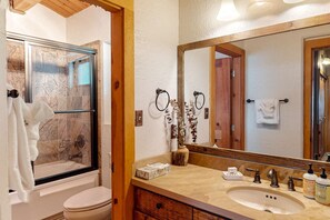 Shower, hair dryer, towels, shampoo - Ski Valley View - Balcony, Walk to Lifts & Town (Taos Ski Valley)