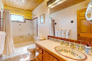 Shower, hair dryer, towels, shampoo