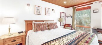 Mtn-view home with private hot tub, fireplace, private patio, grill, streaming