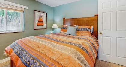 Dog-friendly getaway with a gas fireplace, full kitchen, & patio