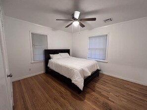 3 bedrooms, iron/ironing board, free WiFi, bed sheets - Midcentury Modern in OKC with the fastest access to anywhere in the metro! (Oklahoma City)