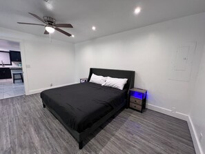 3 bedrooms, iron/ironing board, free WiFi, bed sheets - Midcentury Modern in OKC with the fastest access to anywhere in the metro! (Oklahoma City)
