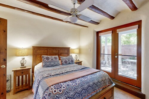 Historic Eastside Adobe Casita w/ Garden Patio - 2 Blocks to Downtown