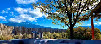 Casa Nido - Mountain Views, Hot Tub & Dog Friendly