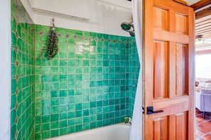 Shower, hair dryer, towels, shampoo
