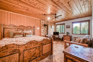3 bedrooms, WiFi, bed sheets - Trailhead Retreat - Hot Tub, Sauna, Trails & Golf (Angel Fire)