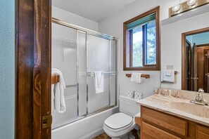 Shower, towels, shampoo - Trailhead Retreat - Hot Tub, Sauna, Trails & Golf (Angel Fire)