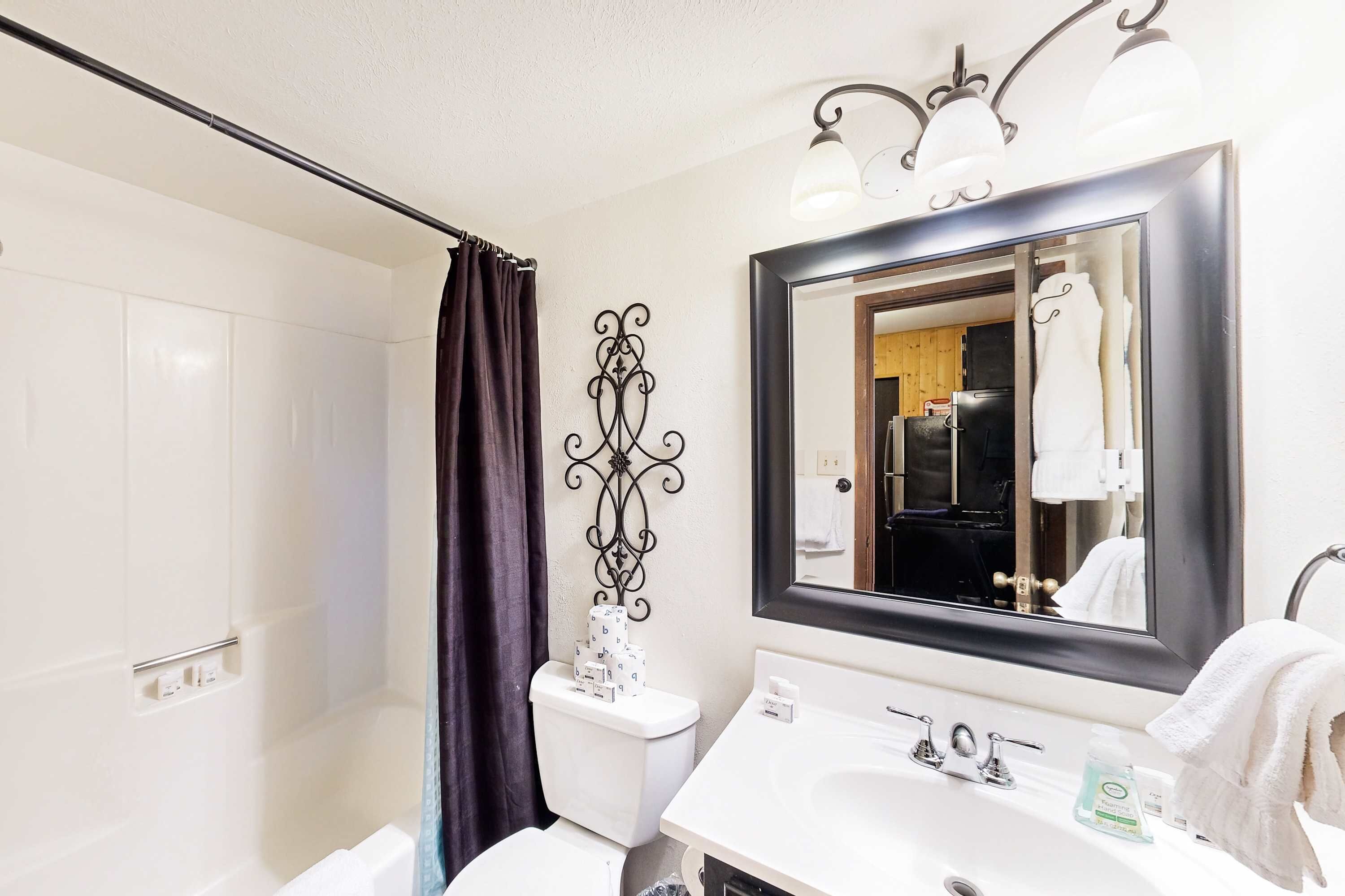 Shower, towels, shampoo