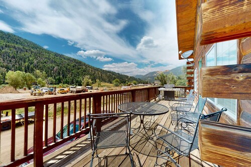 Hideaway on High | Mtn-view cabin in Red River with firepit, grill, & fireplace