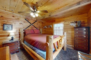 3 bedrooms, WiFi, bed sheets - Hideaway on High - Mountain Views & Walk to Town (Red River)