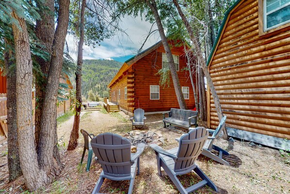 Terrace/patio - Hideaway on High - Mountain Views & Walk to Town (Red River)