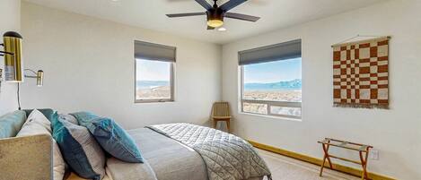 Travel crib, WiFi, bed sheets, wheelchair access
