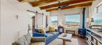 Casa Verde - 3 acres, Mountain Views, Pet Friendly