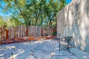 Terrace/patio - Casa del Suenos - Steps to Plaza - Patio & Garden (Taos)