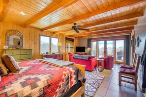 3 Schlafzimmer, Schreibtisch, Bügeleisen/Bügelbrett, Reisekinderbett