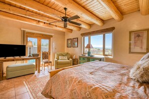 3 Schlafzimmer, Schreibtisch, Bügeleisen/Bügelbrett, Reisekinderbett