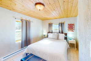 Tabla de planchar con plancha, wifi y ropa de cama 