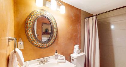 Medina Casita - Mountain Views, Firepit, Pets Okay