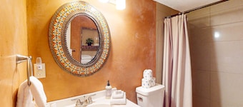Medina Casita - Mountain Views, Firepit, Pets Okay