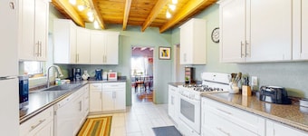 Medina Casita - Mountain Views, Firepit, Pets Okay